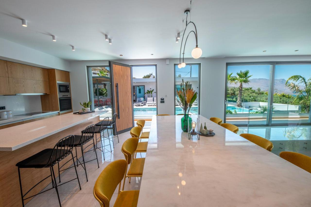 Villa Lydia I Superb Views, Two Pools, Next To The City كيساموس المظهر الخارجي الصورة